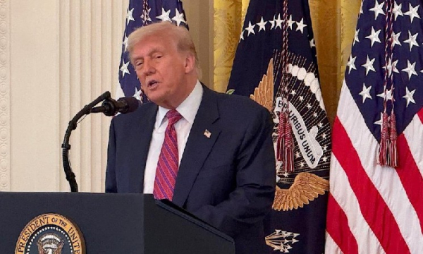 Le bitcoin dépasse les 71 000 dollars suite au report de la frappe…