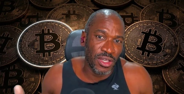 Le milliardaire Arthur Hayes, spécialiste du Bitcoin, a cité ses deux altcoins…
