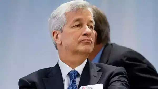 Le PDG de JPMorgan qualifie la blockchain de concurrente pour le secteur…